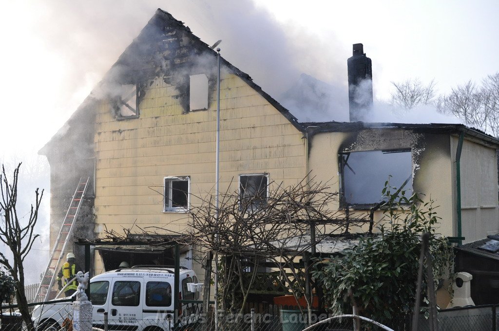 Haus komplett ausgebrannt Leverkusen P59.JPG